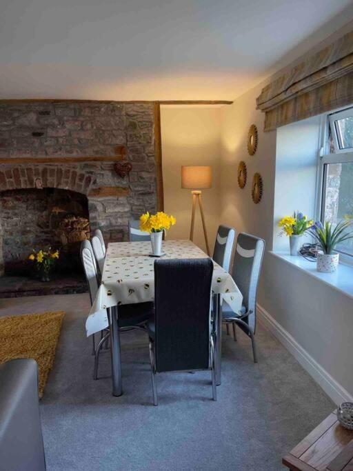 Yew Tree Cottage, 3 Bedroom, 4 Church Row Defynnog Devynock Bagian luar foto